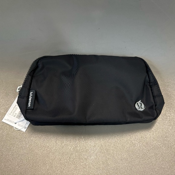 Lululemon everywhere belt bag 1L Black - Picture 1 of 4